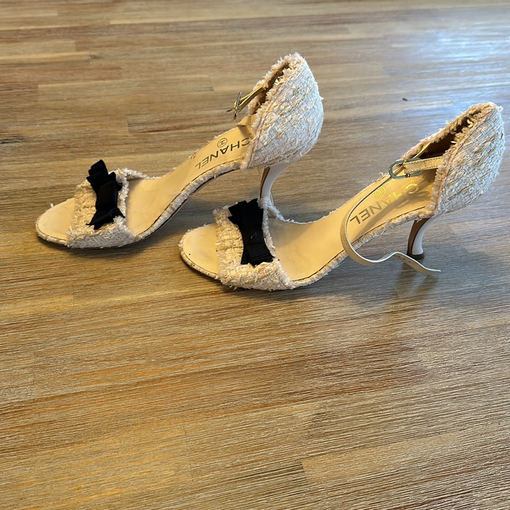 Chanel Tweed Kitten Heel - Picture 3 of 5